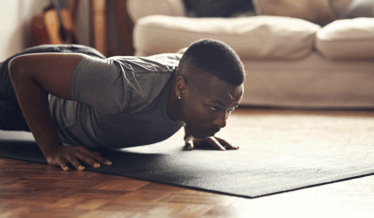 5 minutes de gainage par jour, des effets visibles sur la sangle abdominale