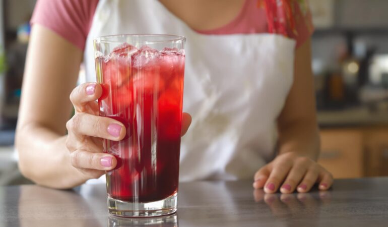 Ce jus naturel soulage la migraine plus vite qu’un médicament